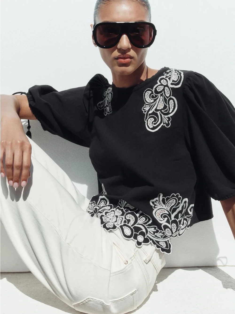 ZARA BNWT PUFF SLEEVE EMBROIDERED BLOUSE. BLACK 7200/021/800